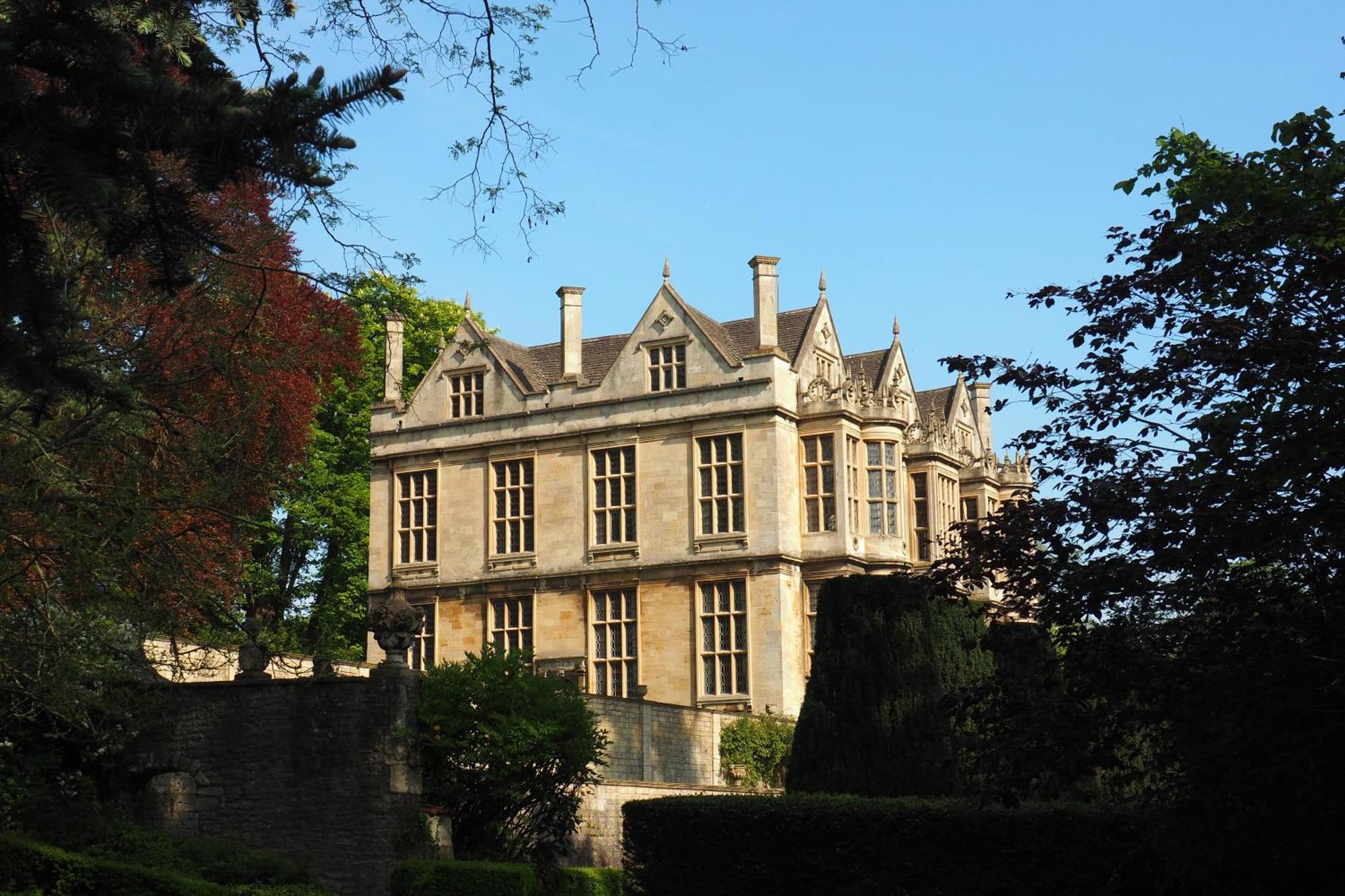 The Hall - Historic Grade I-listed Jacobean Mansion Bradford-On-Avon