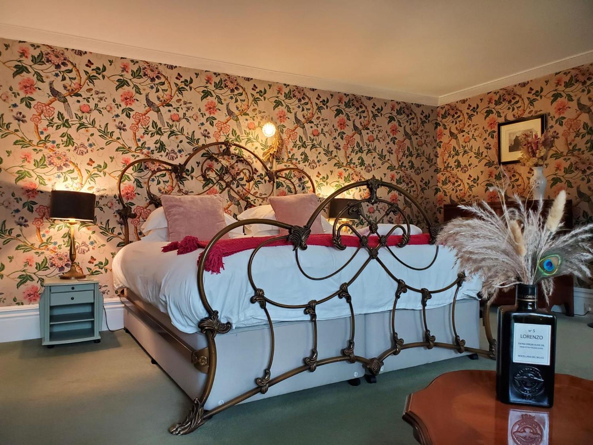 The Hall - Historic Grade I-listed Jacobean Mansion Bradford-On-Avon