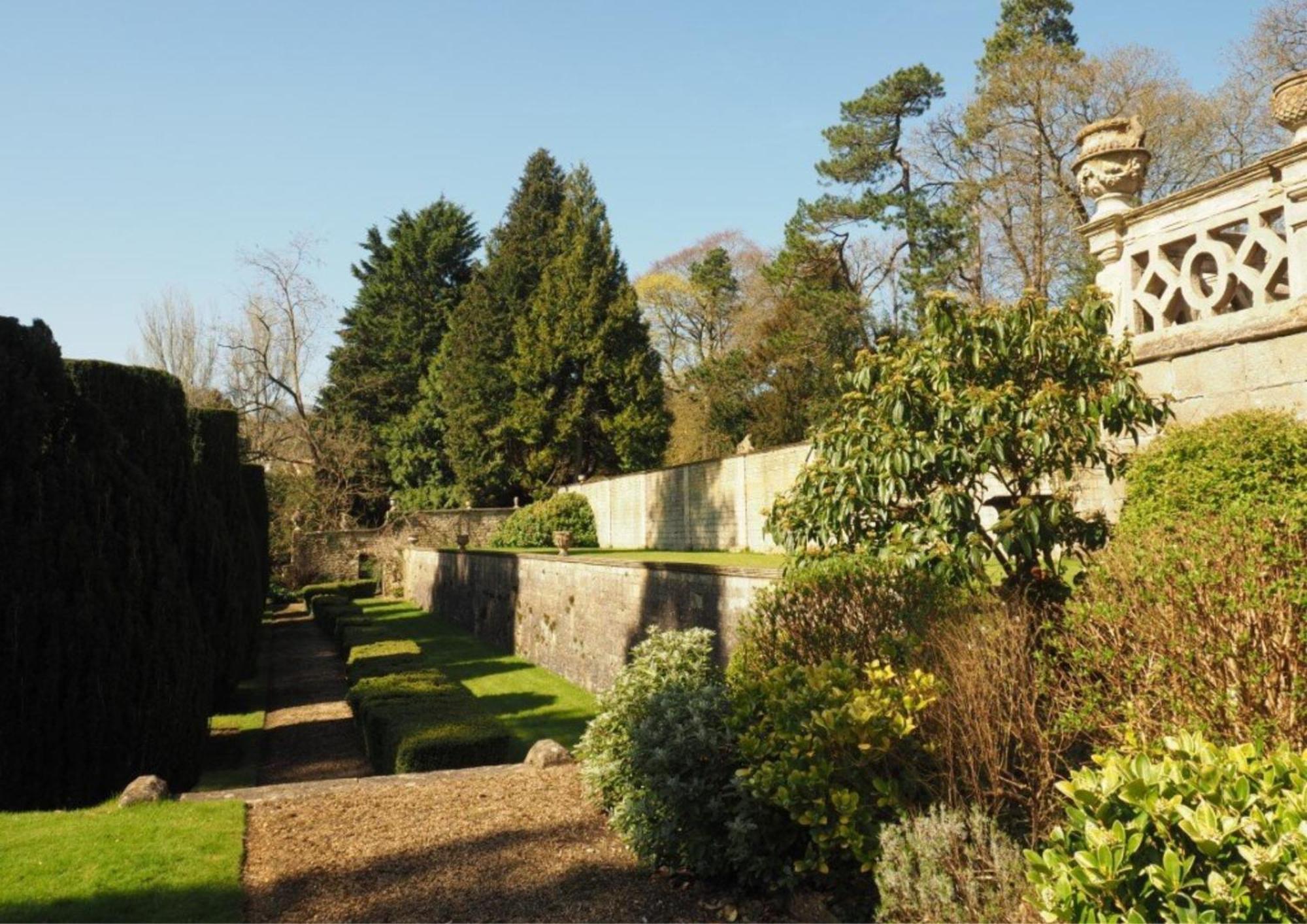 Casa rural The Hall - Historic Grade I-listed Jacobean Mansion *