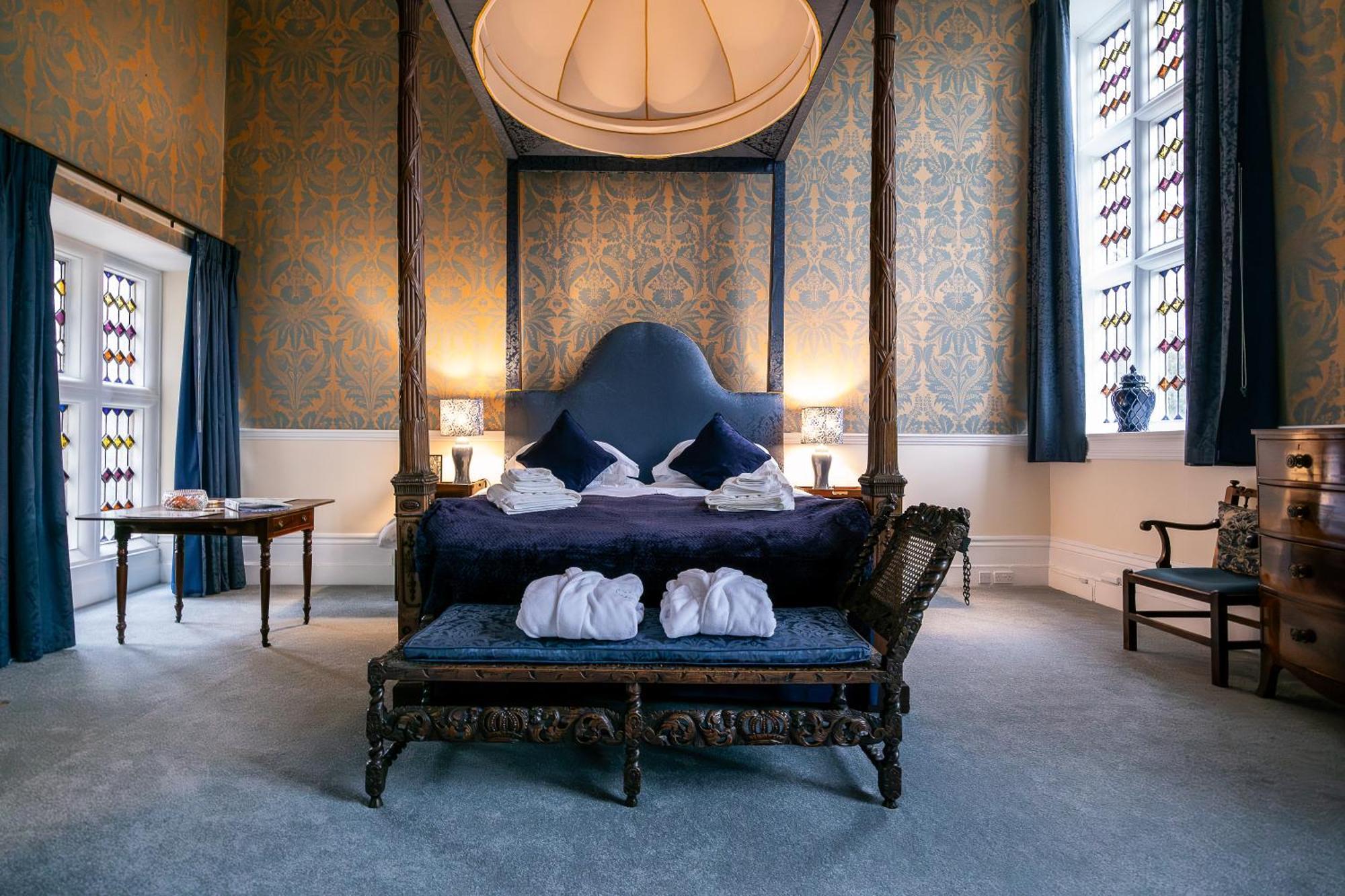 The Hall - Historic Grade I-listed Jacobean Mansion * Bradford-On-Avon